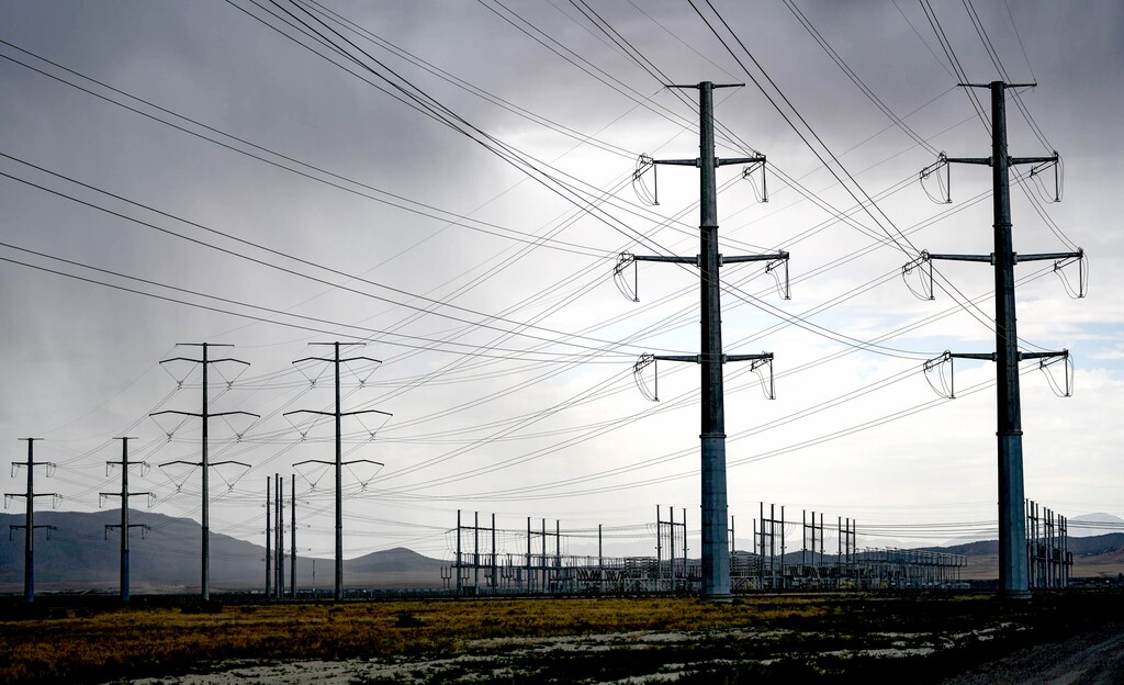(Francisco Kjolseth | The Salt Lake Tribune) Power lines in Eagle Mountain in 2022. The federal government announced a commitment to fund a 214-mile electrical transmission line connecting Utah and Nevada and opening up new opportunities for clean power across the West.
