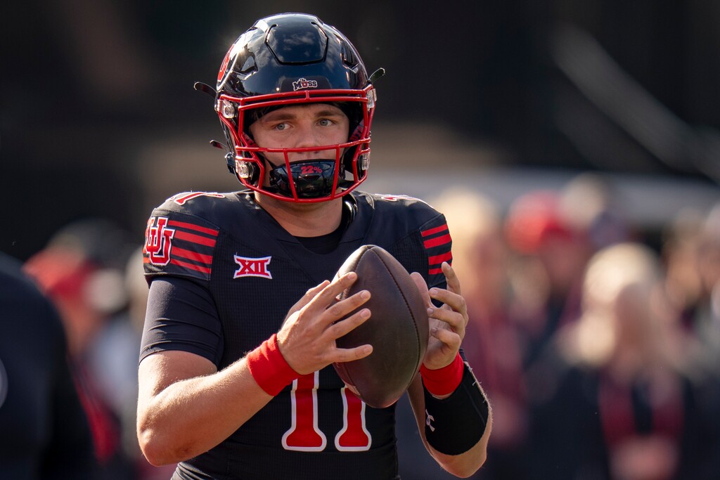 (Rick Egan | The Salt Lake Tribune) Utah quarterback Isaac Wilson (11) warms up at Rice-Eccles Stadium. Wilson has announced his intention to enter the NCAA transfer portal.
