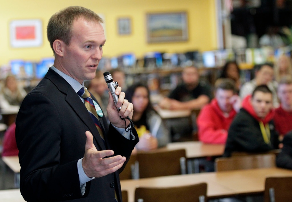 Al Hartmann  |  The Salt Lake TribuneSalt Lake County Mayor Ben McAdams talks to Cottonwood High School seniors for Utah College Application Week.  Hundreds of Cottonwood students applied Monday November 11.  