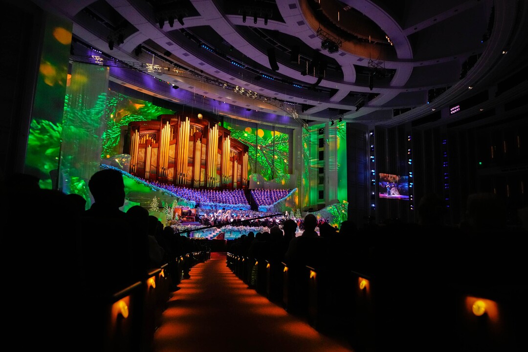 (Francisco Kjolseth | The Salt Lake Tribune) The Tabernacle Choir at Temple Square holds its annual Christmas Concert with special guests Stephanie J. Block and Sebastian Arcelus on Thursday, Dec. 11, 2025,
