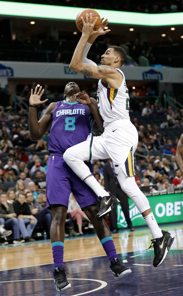 Utah Jazz's Thabo Sefolosha (22) drives against Charlotte Hornets' Johnny O'Bryant III (8) during the first half of an NBA basketball game in Charlotte, N.C., Friday, Jan. 12, 2018. (AP Photo/Chuck Burton)