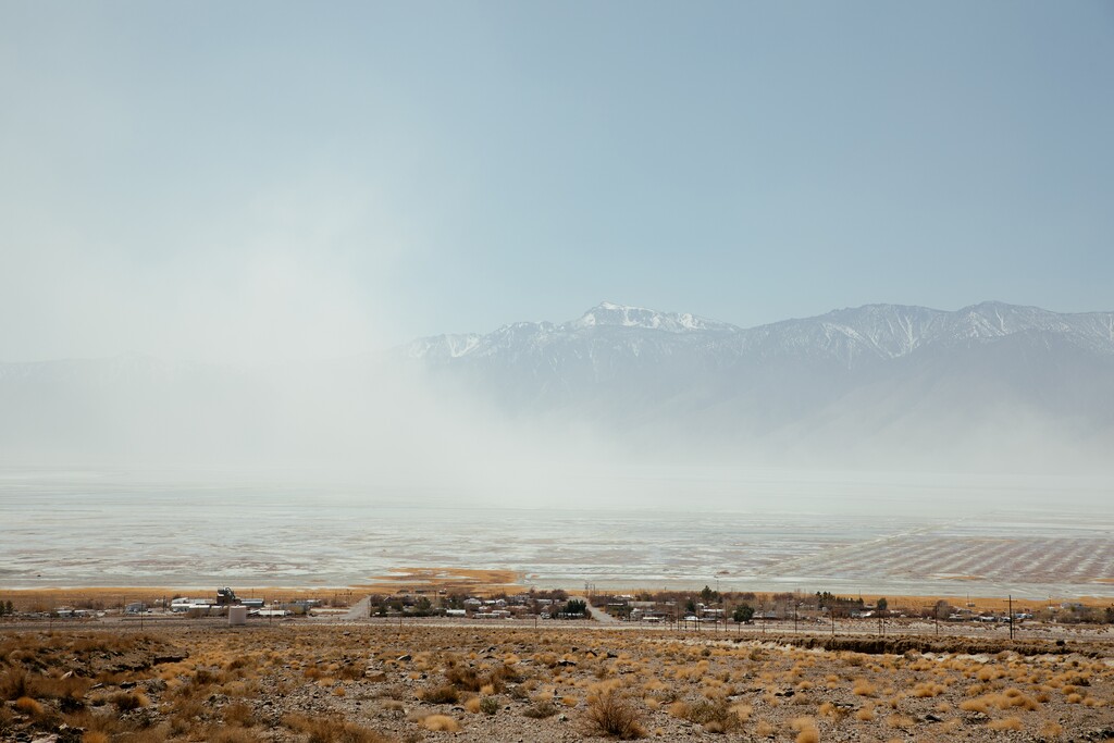 (Bryan Tarnowski/The New York Times) The town of Keeler, Calif., alongside the dry Owens Lake, March 20, 2022. The town, once a thriving community on the shore of Owens Lake, emptied out after the lake disappeared. Only about 50 residents remain.