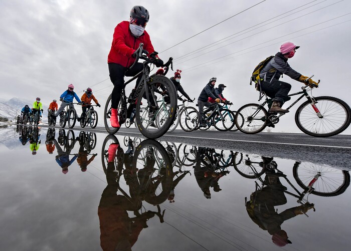 (Francisco Kjolseth  | The Salt Lake Tribune) People participate in a memorial bike ride along Wasatch Blvd in Salt Lake City on Sunday, Feb. 14, 2021, in honor of the four who died in an avalanche on Saturday, Feb. 6.