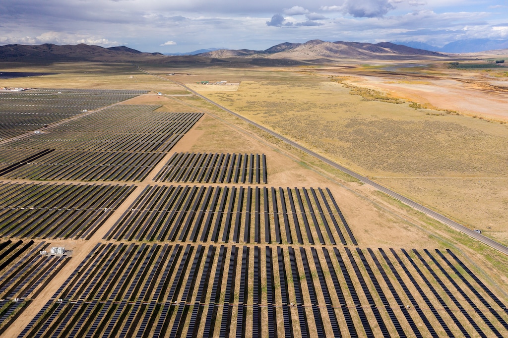 (Trent Nelson | The Salt Lake Tribune) Clover Creek Solar northwest of Mona on Wednesday, Oct. 6, 2021. This 80-megawatt array covers 560 acres of private land in Juan County. The BLM has announced a deal this week to lease 4,836 acres in Beaver County for a 600-megawatt array.