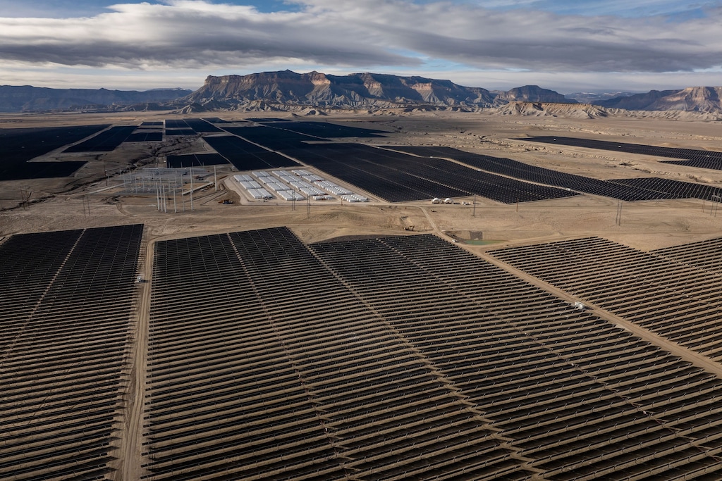 (Photo courtesy of rPlus Energies) An aerial view shows the Green River Energy Center in Emery County. The $1.1 billion facility includes nearly 1 million solar panels and a 400-megawatt battery storage system, making it Utah’s largest solar and battery storage project.
