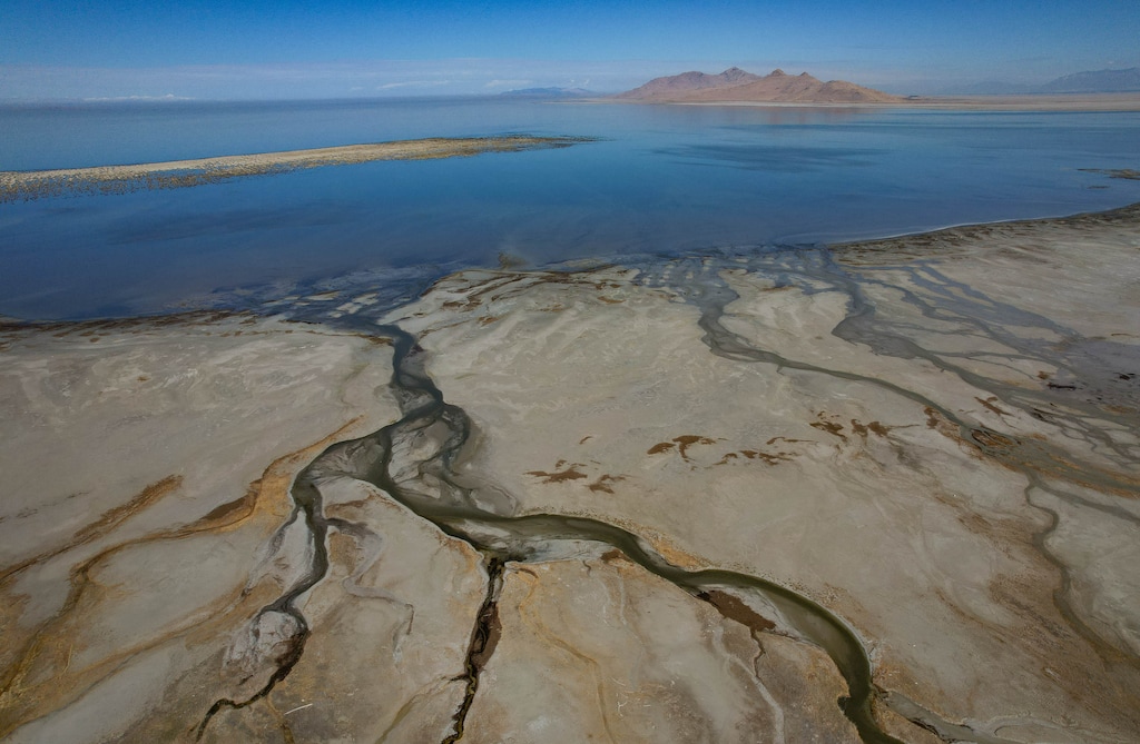(Francisco Kjolseth | The Salt Lake Tribune) Persisting drought conditions continue to drop water levels at The Great Salt Lake exposing reef-like structures made up of calcium and magnesium carbonate deposits called bioherms that resemble coral as seen on Wednesday, October. 1, 2025. 