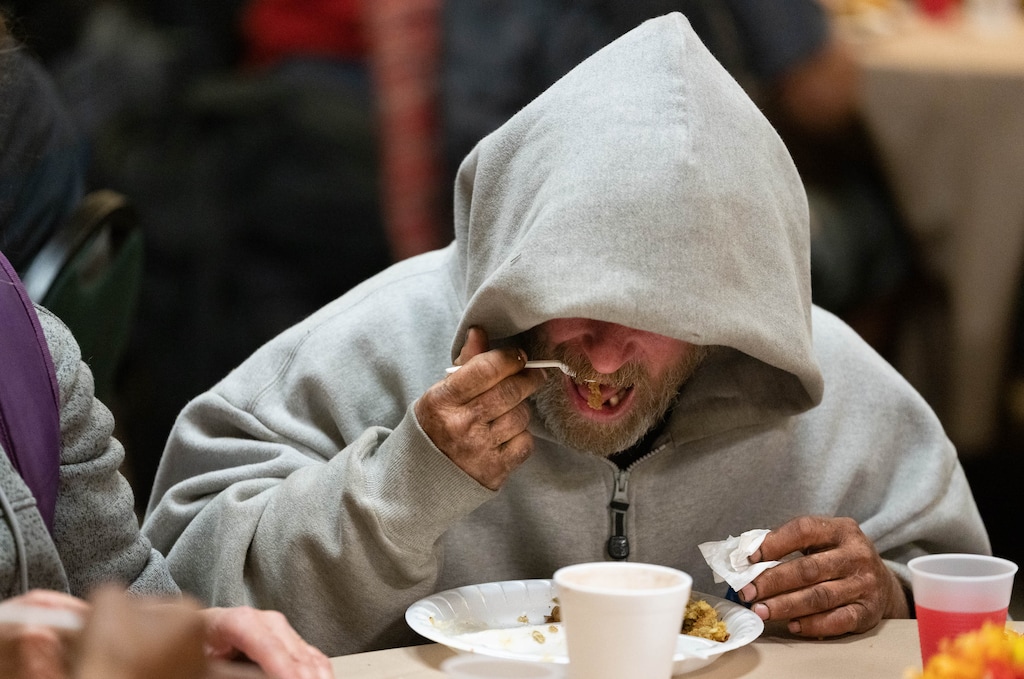 (Francisco Kjolseth | The Salt Lake Tribune) The Rescue Mission of Salt Lake serves their annual Thanksgiving Banquet as part of their ongoing outreach to help the homeless on Monday, Nov. 22, 2021.