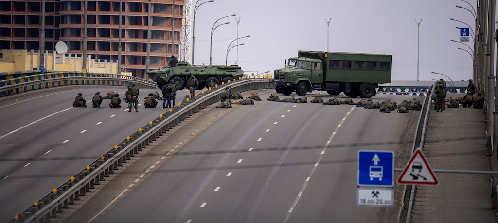 (Emilio Morenatti | AP) Ukrainian soldiers take position on a bridge inside the city of Kyiv, Ukraine, Friday, Feb. 25, 2022.