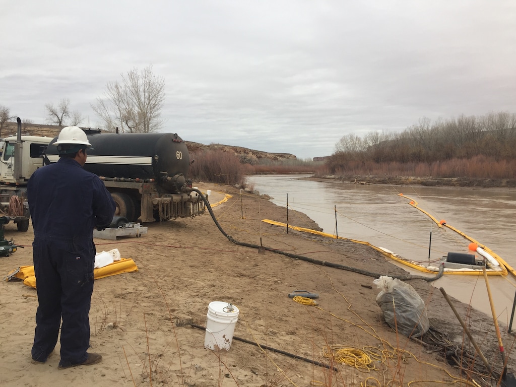 (Photo courtesy of Zak Podmore, Echo Canyon Journal) A cleanup crew contains oil Saturday that was released into the San Juan River near Montezuma Creek in Utah’s San Juan County.