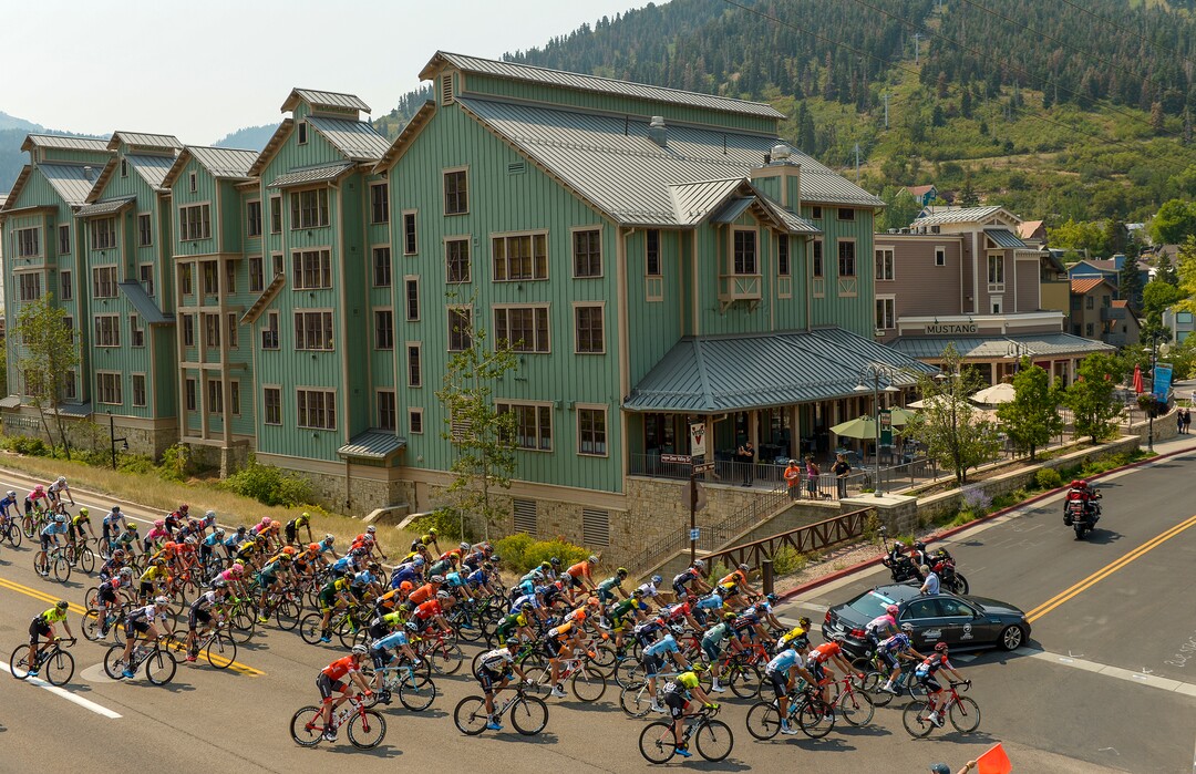 Leah Hogsten  |  The Salt Lake Tribune   The Tour of Utah peloton gets off to a rolling start by making 3 loops up and over Main Street in Park City during Stage 6 on Sunday, August 12, 2018.    