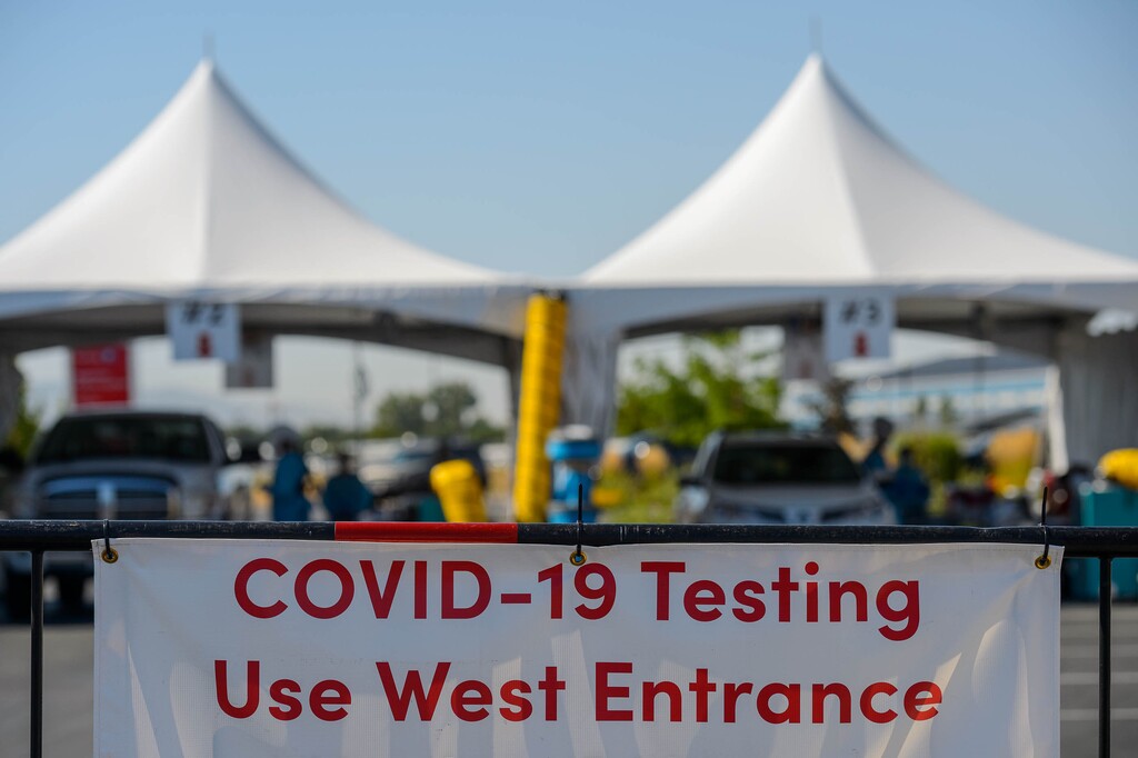 (Trent Nelson  |  The Salt Lake Tribune) COVID-19 testing at the University of Utah Health's Farmington Health Center on Friday, July 31, 2020.
