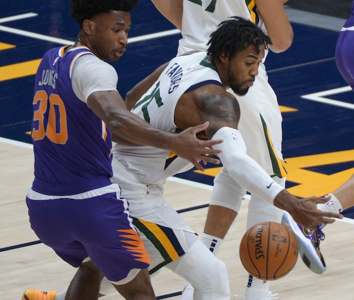 (Leah Hogsten | The Salt Lake Tribune) Utah Jazz center Derrick Favors (15) pulls in a pass intended for Phoenix Suns center Damian Jones (30) as the Jazz crack open their 2020-21 preseason with their second game against the Phoenix Suns, Dec. 14, 2020.