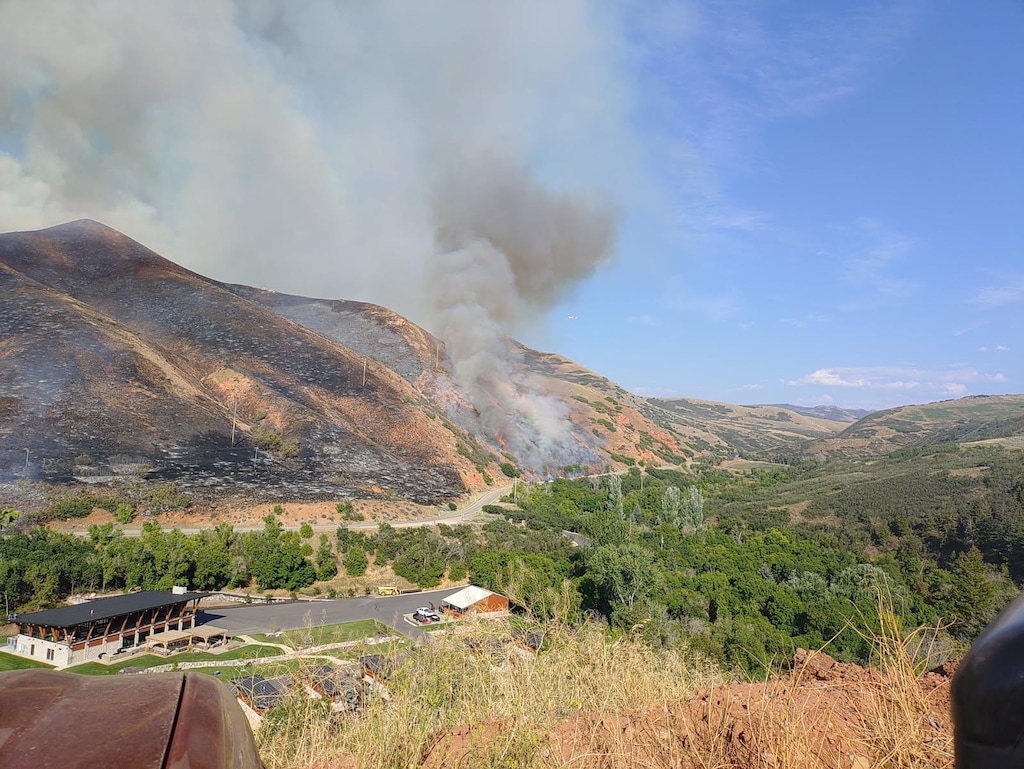 (Utah Fire Info) The Rocky Canyon Fire burning in Morgan County off Highway 66 on Friday, Aug. 7, 2026. The blaze swelled to nearly 600 acres Saturday.
