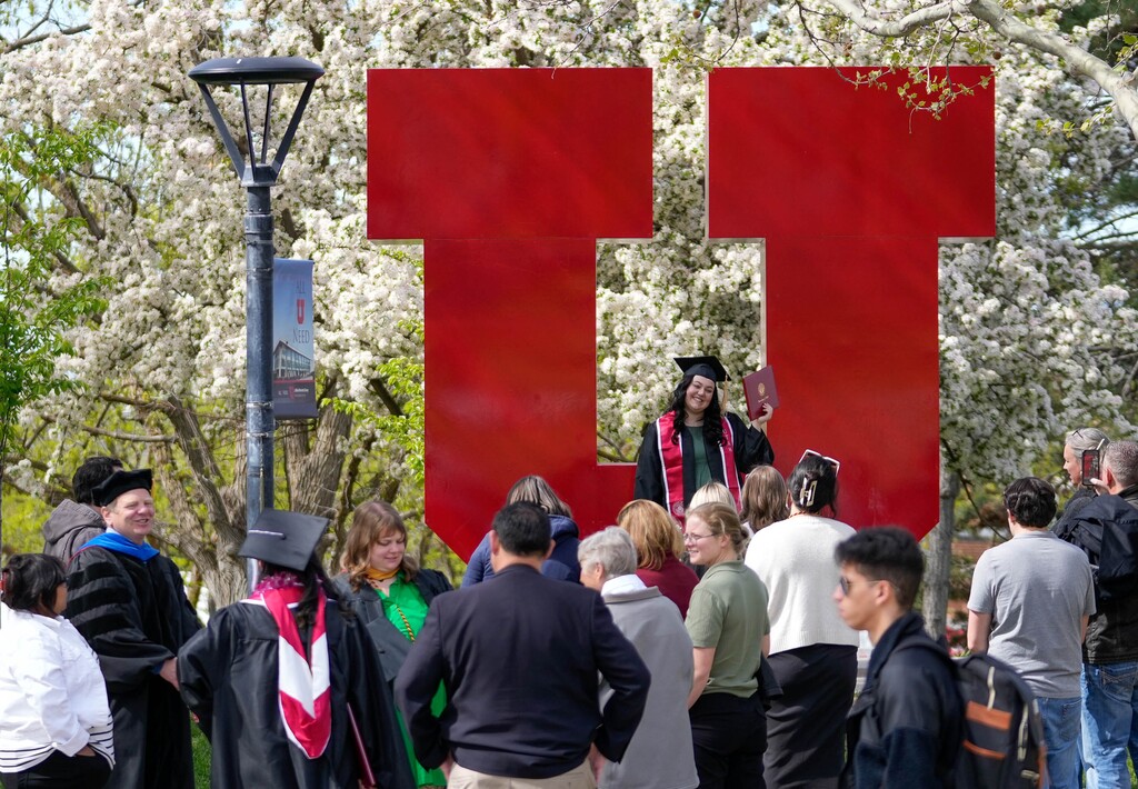 (Francisco Kjolseth  |  The Salt Lake Tribune) Students line up for graduation photos at the block U on the University of Utah campus on Thursday, May 2, 2024.