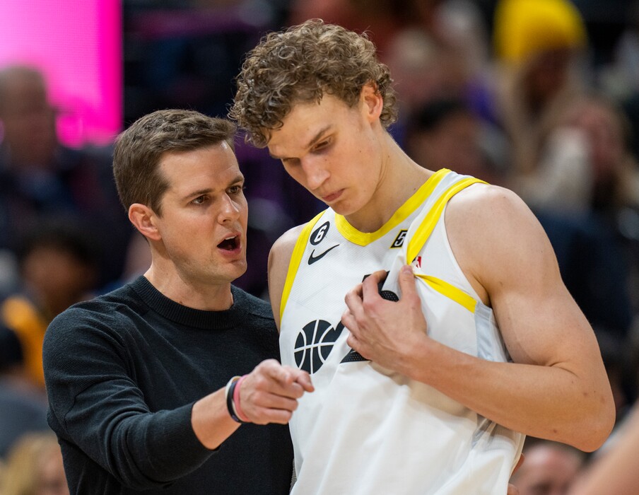 (Rick Egan | The Salt Lake Tribune) Utah Jazz head coach Will Hardy has a few words with Utah Jazz forward Lauri Markkanen (23), in NBA action between the Utah Jazz and the Indiana Pacers at Vivint Arena, on Friday, Dec. 2, 2022.