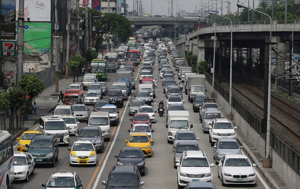 (Aaron Favila | AP File Photo) Unlike this 2018 file photo in the Philippines, a bill advanced by the Utah House on Tuesday would allow motorcycles to travel between lanes only on roads with speed limits of less than 50 mph, and only when traffic is stopped — and the motorcycle travels at less than 15 mph.
