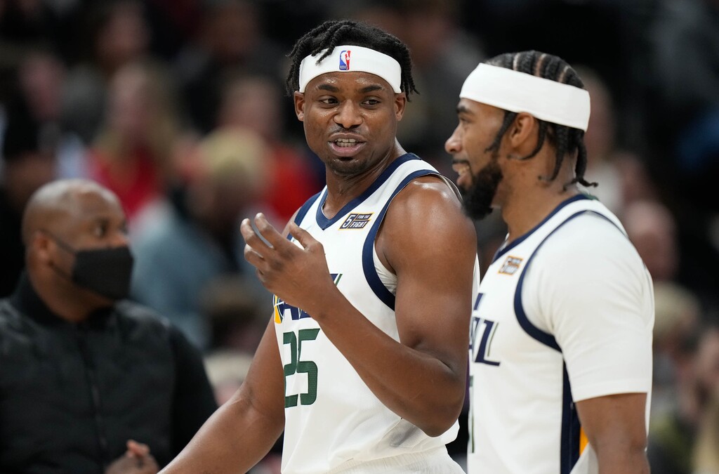 (Francisco Kjolseth | The Salt Lake Tribune) Utah Jazz forward Danuel House Jr. (25) talks with Utah Jazz guard Mike Conley (11).