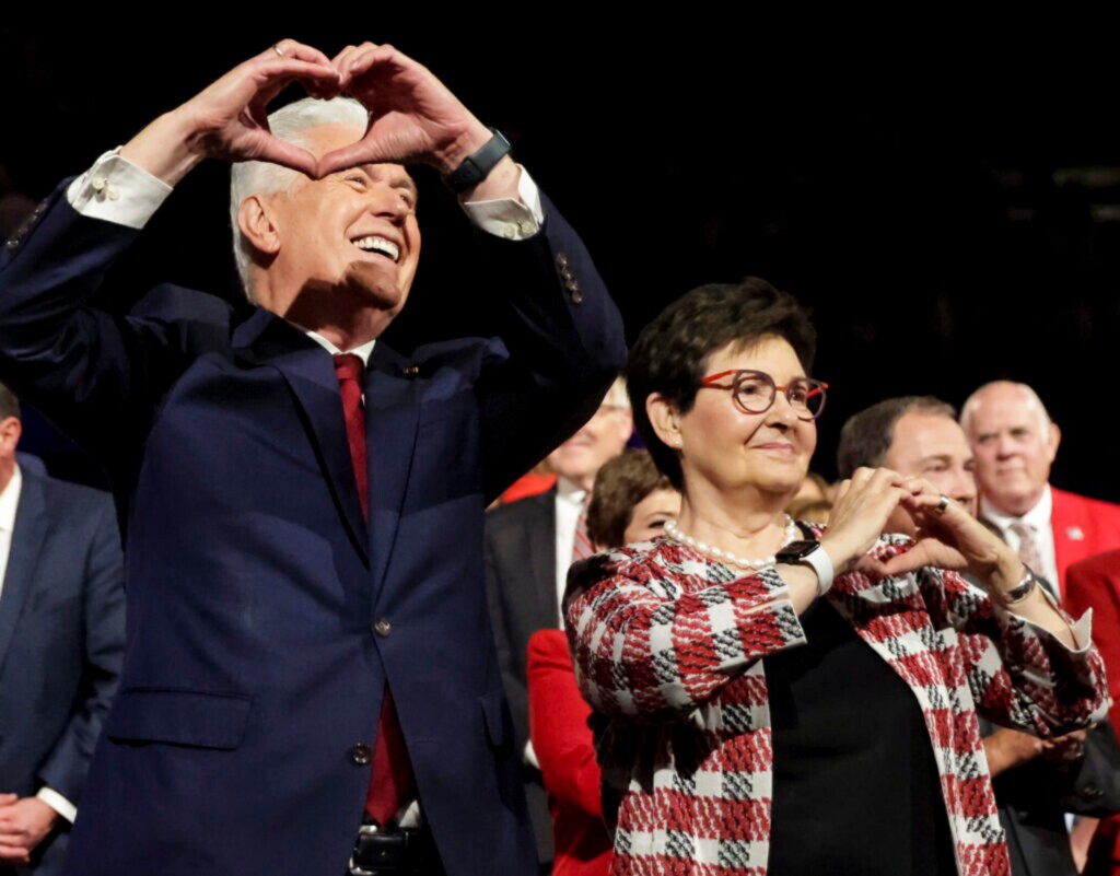 (The Church of Jesus Christ of Latter-day Saints)
Apostle Dieter F. Uchtdorf and his wife, Harriet, flash a heart to the audience during the Patriotic Service of America’s Freedom Festival in the Marriott Center in Provo on Sunday, July 3, 2022.