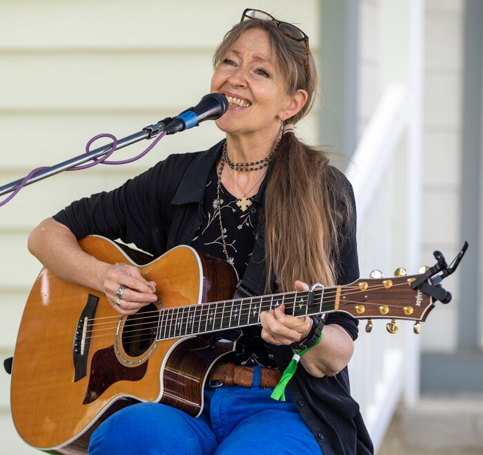 (Rick Egan | The Salt Lake Tribune)  Anke Summerhill performs, at the Heart & Soul Music Stroll, in Sugar House, on Saturday, June 10, 2023.