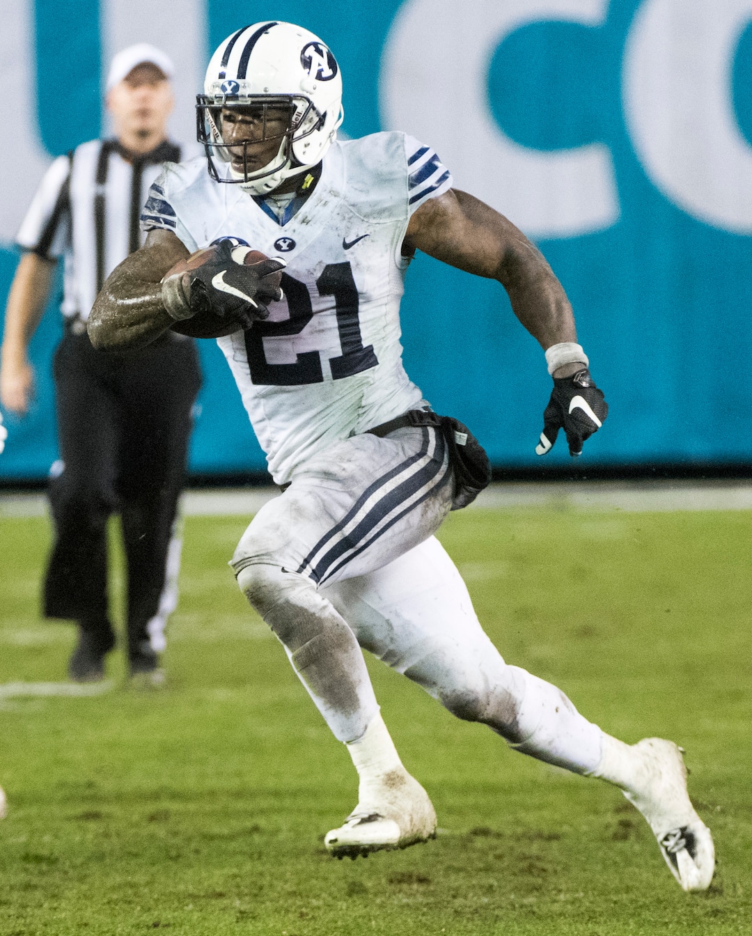 Rick Egan  |  The Salt Lake TribuneBrigham Young running back Jamaal Williams (21) to run for a 36-yard touchdown for the Cougars, in the Poinsettia Bowl, at Qualcomm Stadium in San Diego, December 21, 2016.