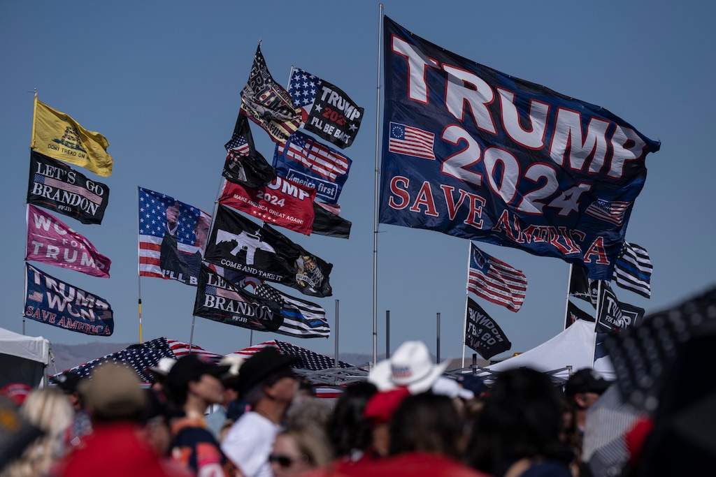 (Bridget Bennett | The New York Times)

Flags fly at Donald Trump's fly-in rally in Minden, Nevada, on Oct. 8, 2022.