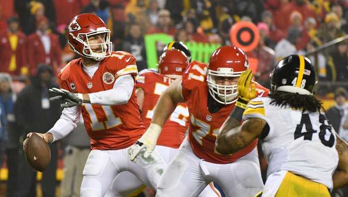 Kansas City Chiefs quarterback Alex Smith (11) throws against the Pittsburgh Steelers during the first half of an NFL divisional playoff football game Sunday, Jan. 15, 2017, in Kansas City, Mo. (AP Photo/Ed Zurga)
