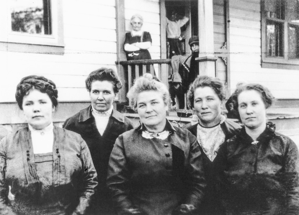 (Kanab Museum) The all-women 1912 Kanab town council, from left: Luella McAllister, Blanche Hamblin, Mary W. Chamberlain, Tamar Hamblin, and Ada Seegmiller.
