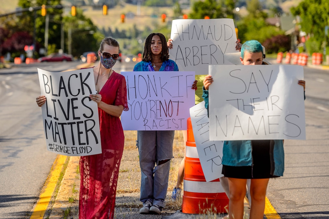 (Trent Nelson  |  The Salt Lake Tribune) People protest police brutality, holding signs up to passing traffic in front of the First Unitarian Church in Salt Lake City on Friday, May 29, 2020.