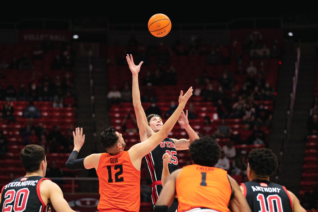 (Rachel Rydalch | The Salt Lake Tribune) Utah’s Branden Carlson (35) at tipoff versus Oregon State at the Huntsman Center in Salt Lake City on Thursday, Feb. 3, 2022.