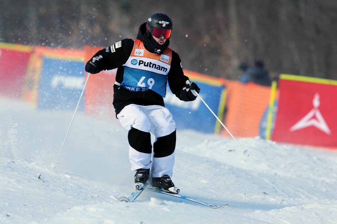 Troy Murphy gets crossed-up as he competes during the freestyle World Cup moguls competition at Whiteface Mountain Friday, Jan. 13, 2017, in Wilmington, N.Y. (AP Photo/Mel Evans) 