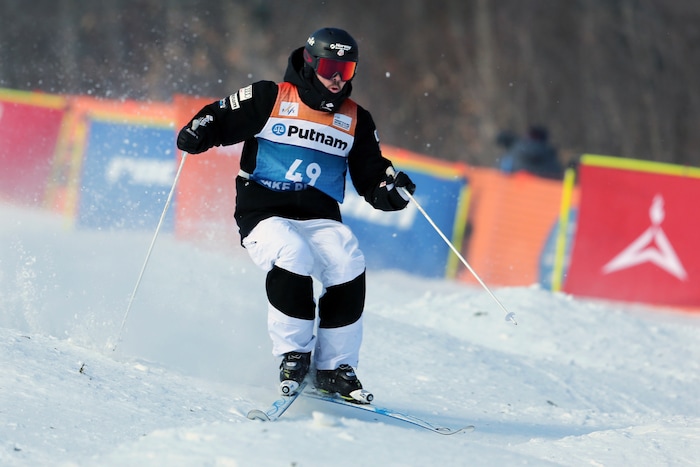 Troy Murphy gets crossed-up as he competes during the freestyle World Cup moguls competition at Whiteface Mountain Friday, Jan. 13, 2017, in Wilmington, N.Y. (AP Photo/Mel Evans) 