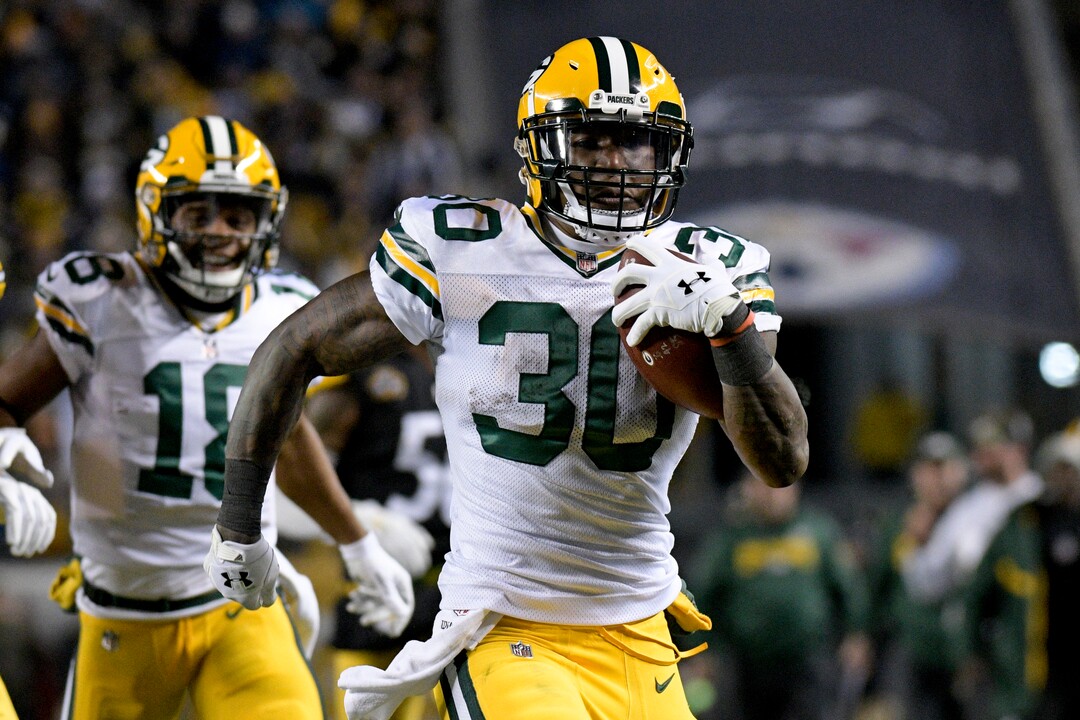 Green Bay Packers running back Jamaal Williams (30) runs through the defense for a touchdown as he plays in an NFL football game against the Pittsburgh Steelers, Sunday, Nov. 26, 2017, in Pittsburgh. (AP Photo/Don Wright)