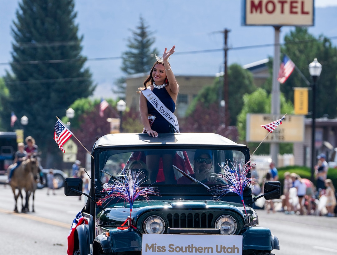 (Rick Egan | The Salt Lake Tribune) 
Brenley Veater, Miss Southern Utah, waves to the crowd during the Pioneer Day Parade in Panguitch on Saturday, July 23, 2022.