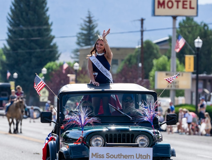 (Rick Egan | The Salt Lake Tribune) 
Brenley Veater, Miss Southern Utah, waves to the crowd during the Pioneer Day Parade in Panguitch on Saturday, July 23, 2022.