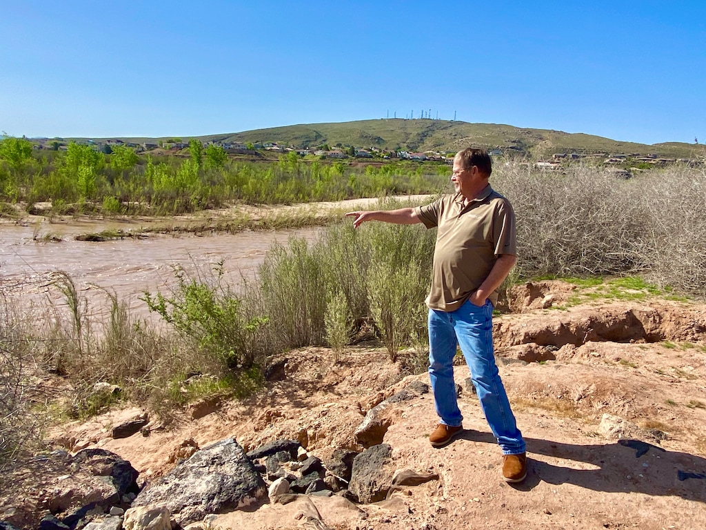 (Mark Eddington | The Salt Lake Tribune) Santa Clara mayor Rick Rosenberg monitors water levels in the Virgin River.