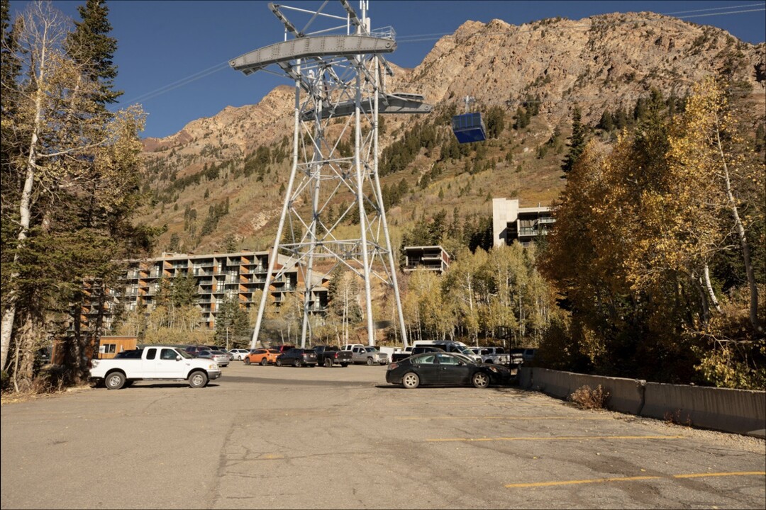 (Utah Department of Transportation) A rendering of a proposed gondola near Snowbird Resort in Little Cottonwood Canyon.