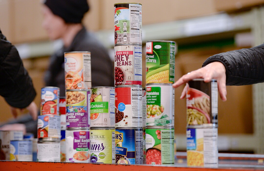 (Francisco Kjolseth  |  The Salt Lake Tribune) Salt Lake City Mayor Erin Mendenhall and the YouthCity Government celebrate the 2020 Martin Luther King Jr. Day of Service by volunteering at Utah Food Bank on Monday, Jan. 20, 2020.