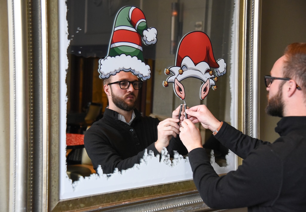 (Francisco Kjolseth | The Salt Lake Tribune) Justin Buck, with Modern Display, creates a holiday-themed reflection for Instagram and social media selfies inside the Hotel Monaco. The display is part of The Miracle Bar, a Christmas-themed pop-up with holiday drinks and decorations.