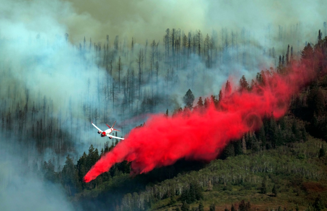 (Rick Egan | The Salt Lake Tribune) A plane drops fire retardant on the Parleys Canyon Fire, on Saturday, Aug. 14, 2021.