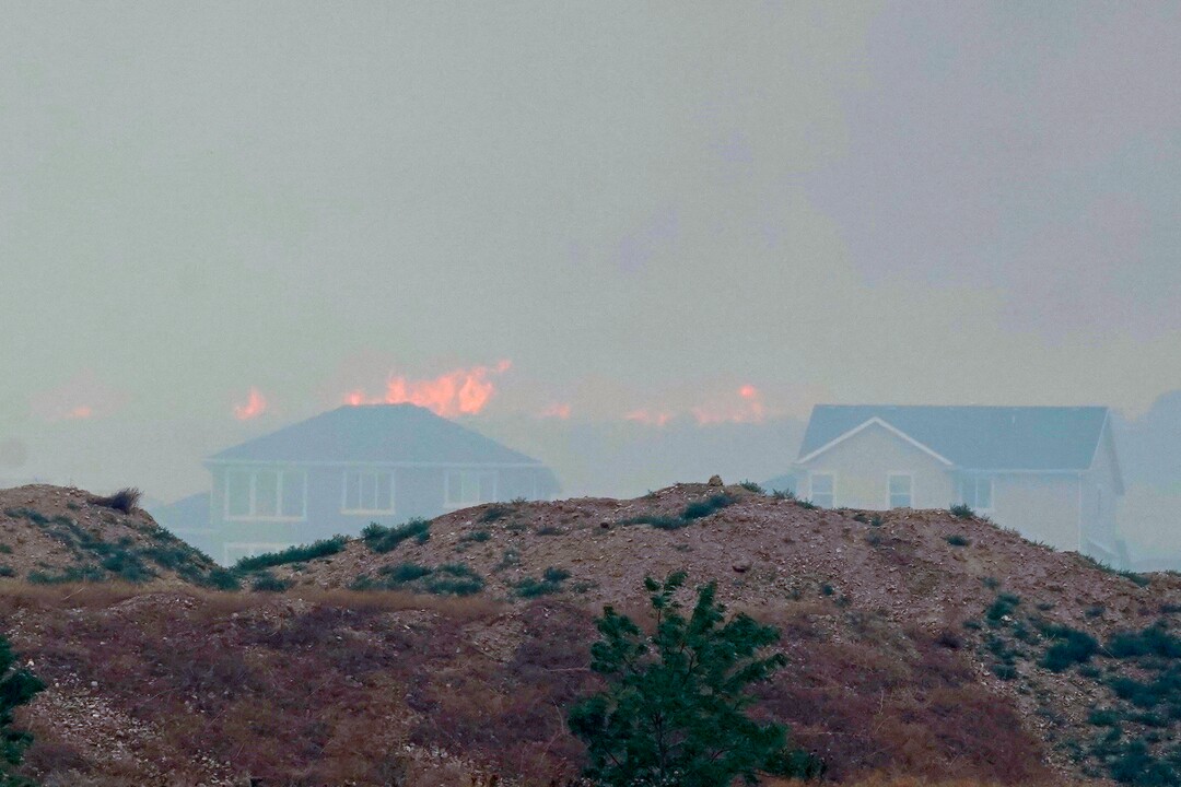 (George Frey  |  for The Salt Lake Tribune) Flames from a wildfire rise above homes in south Saratoga Springs on June 28, 2020.