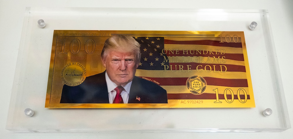 A President Donald Trump branded plate of 100 milligrams of 24-karat gold on display in what is known as the Oval Office study, which he uses as a sort of gift room for some guests to the White House, in Washington, Oct. 13, 2025. (Doug Mills/The New York Times)