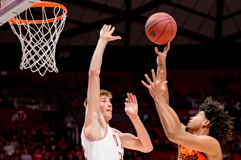 (Trent Nelson | The Salt Lake Tribune) Utah Utes center Branden Carlson (35) blocks a shot by Oregon State Beavers guard Ethan Thompson (5) as the University of Utah hosts Oregon State, NCAA men's basketball in Salt Lake City on Thursday, Jan. 2, 2020.