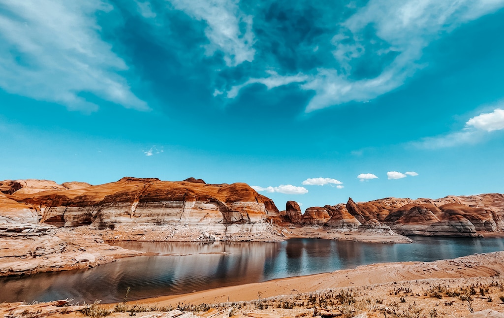 (Photo by Lindsay Wilson)

Lake Powell's bathtub rings.