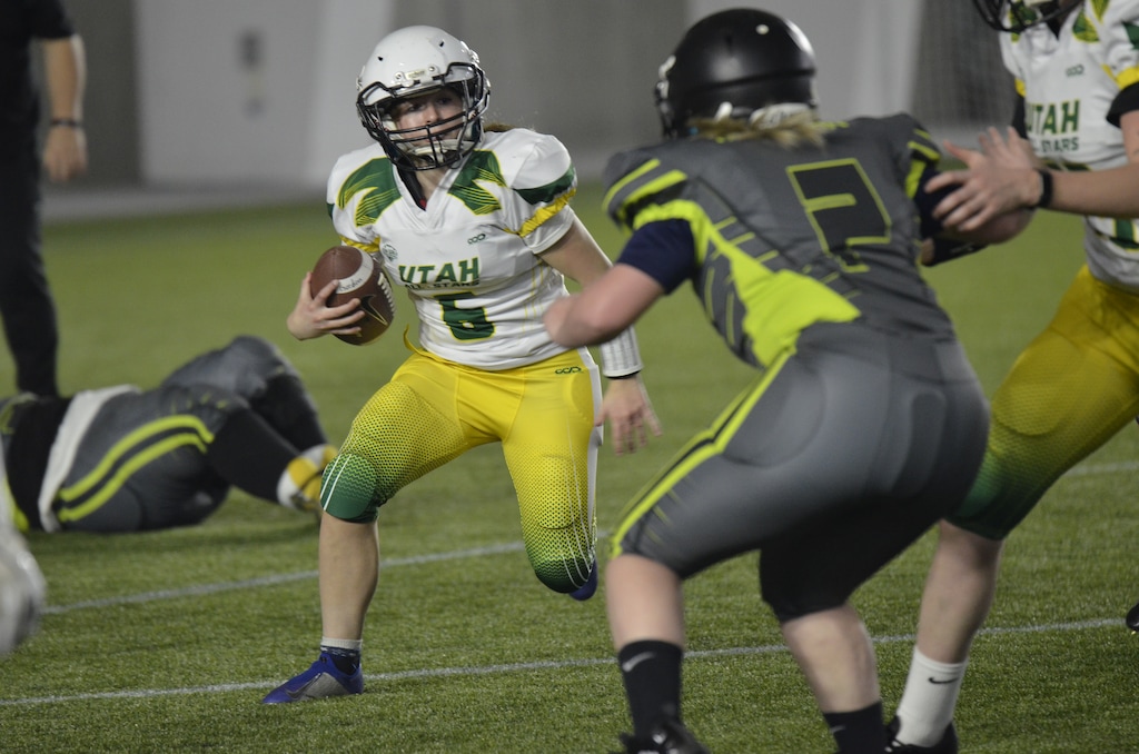 (Alex Vejar | The Salt Lake Tribune) Mountain Ridge junior Sam Gordon makes her way through the defense during a practice of the Utah Girls’ Tackle Football League on Wednesday, Jan. 22, 2020, at the Zions Bank Training Center in Herriman.