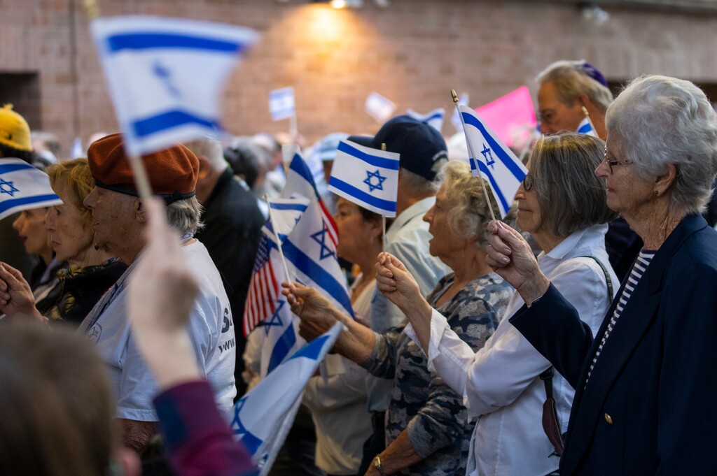 (Rick Egan | The Salt Lake Tribune) Attendees gather in support of Israel at Congregation Kol Ami in Salt Lake City on Tuesday, Oct. 10, 2023.