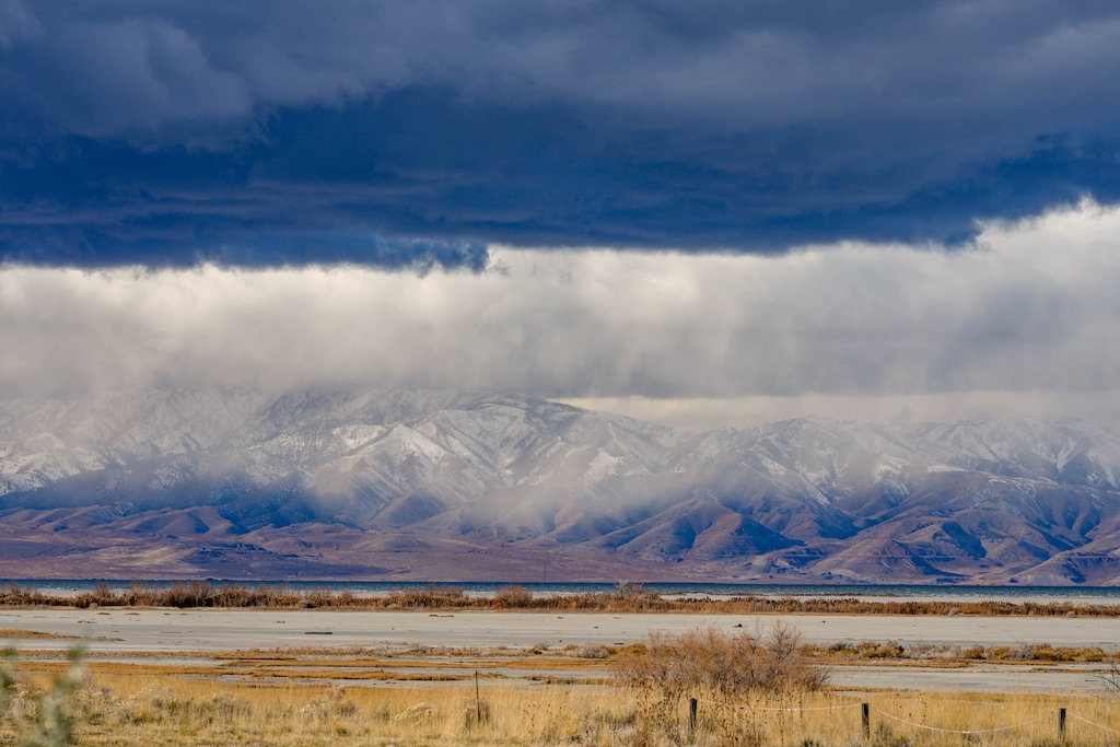 (Francisco Kjolseth | The Salt Lake Tribune) The Stansbury mountains are dusted with snow near the south shore of the Great Salt Lake on Thursday, Dec. 7, 2023.