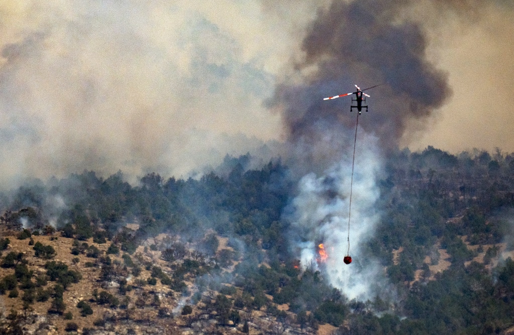 (Rick Egan | The Salt Lake Tribune) A helicopter battles the Widemouth 2 Fire near Fillmore, on Monday, Aug. 3, 2026. Days later, a helicopter crashed, killing the two pilots. 