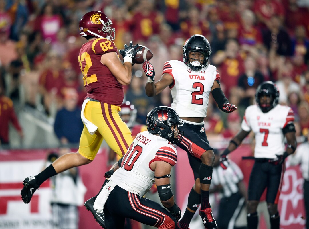 Southern California tight end Tyler Petite, left, catches a touchdown pass as Utah defensive back Philip Afia defends during the second half of an NCAA college football game in Los Angeles, Saturday, Oct. 14, 2017. USC won 28-27. (AP Photo/Kelvin Kuo)