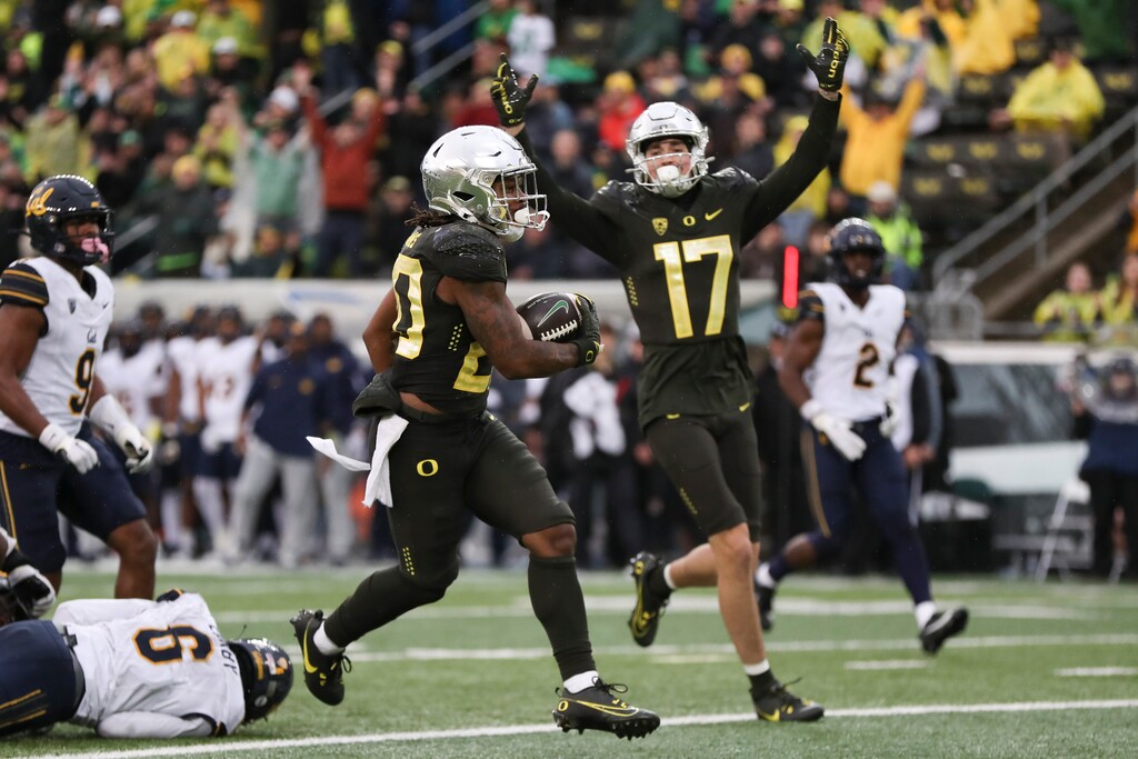(Amanda Loman | AP) At Oregon, wide receiver Kyler Kasper (17) was often in the background. Now at BYU, the Cougars hope Kasper can turn into a consistent threat.
