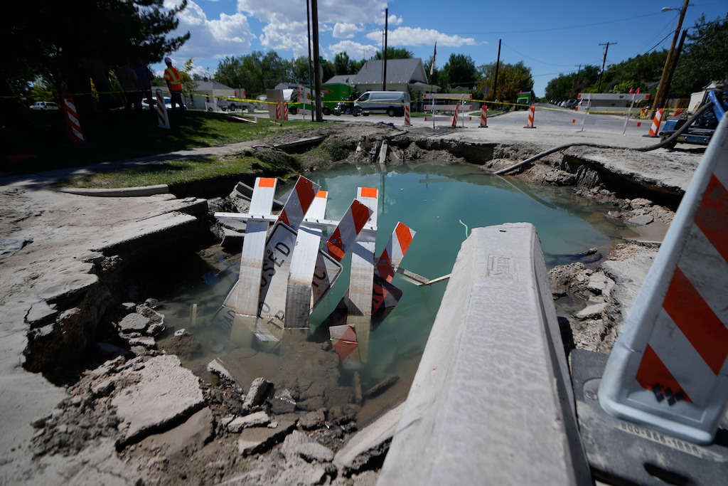 (Francisco Kjolseth | The Salt Lake Tribune) A sinkhole is seen on 500 South in the Poplar Grove neighborhood following a water main break that caused extensive flooding, Thursday, Aug. 20, 2026.